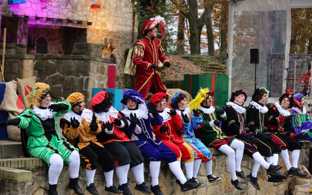Piet Julio en Pieten bij kasteel - Sinterklaas theater